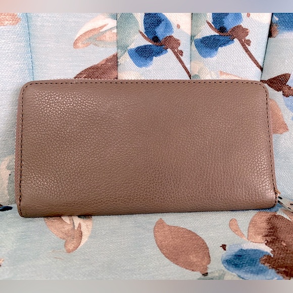 NWT Marc by Marc Jacobs Tan Leather Zippy Wallet - Picture 3 of 16